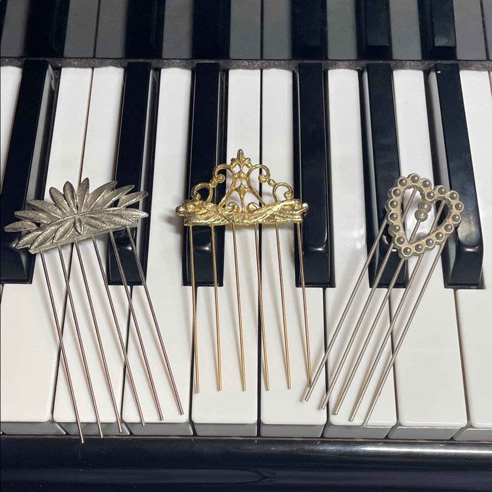 Set of 3 vintage hair combs